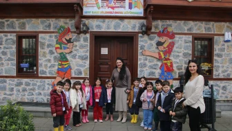 Kartallı minikler  kütüphanede!