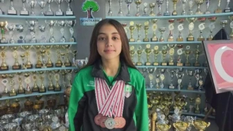 Su korkusunu yenmek için başladığı yüzmede Türkiye 3’üncüsü oldu