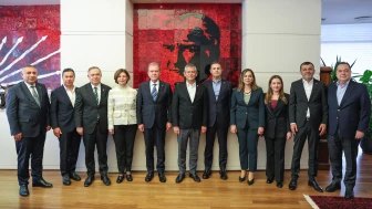 Özgür Özel, büyükşehir belediye başkanları ile bir araya geldi