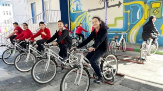 Büyükçekmeceli öğrenciler teneffüste elektrik üretiyor!