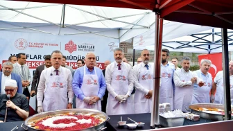 Mısır Çarşısı'nda 20 bin kişiye aşure ikramı
