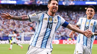 Lionel Messi bu  adam neyin nesi!