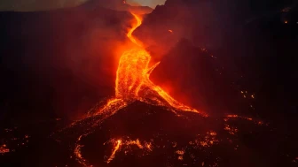 Etna uçuşları durdurdu