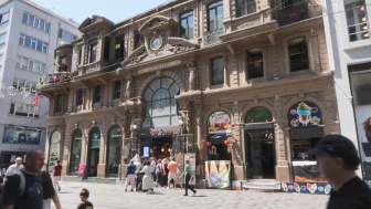 “Tarihi yapıları, sıradan bir reklam yüzeyi olarak kullanamazsınız."
