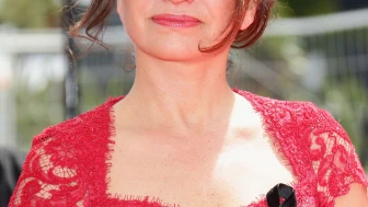 HER ROLÜYLE SEVİLEN YÜZ: Demet Akbağ