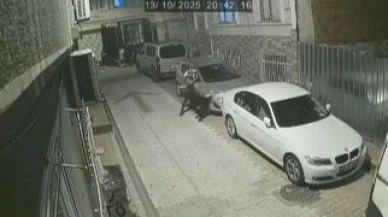Kadını yerde sürükleye sürükleye dövdü!