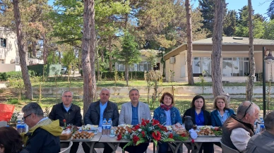 Emekli astsubaylar Anneler Günü'nde Büyükçekmece'de bir araya geldi