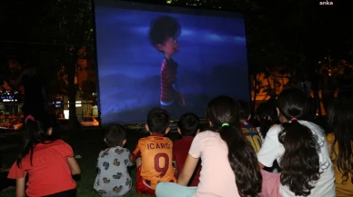 Ataşehir'de çocuklar için parklarda açık hava sinema keyfi