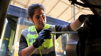 Otobüslerin bakım onarımı kadınlara emanet