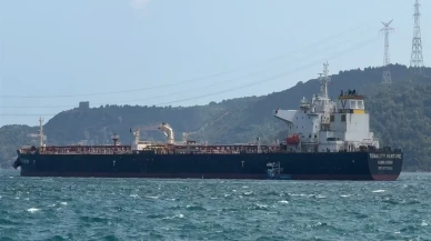 Sarıyer açıklarına demirletilen tanker havadan görüntülendi