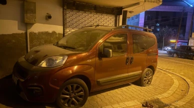 Motosikletli iki şüpheli araçların lastiğini patlatıp kaçtı!