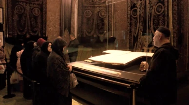 Ziyarete açılan Hırka-i Şerif'e yoğun ilgi