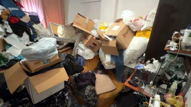 Avcılar'da 'çöp ev'in tahliyesi yeniden başladı, ev sahibi ile komşular tartıştı