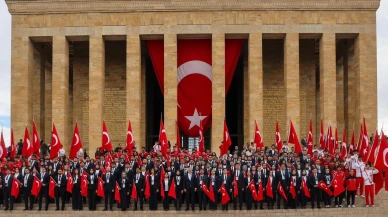 Anıtkabir'e akın ettiler