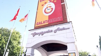 Büyükçekmece Şampiyonlar Anıtı'nda Galatasaray bayrağı göndere çekildi