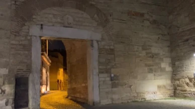 Fatih’te surlarda erkek cesedi bulundu