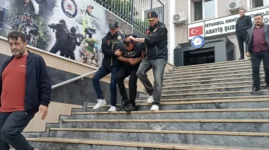 Eyüpsultan Camii'nde havaya 4 el ateş açtı