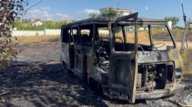 Beylikdüzü'nde otluk alanda çıkan yangın minibüse sıçradı