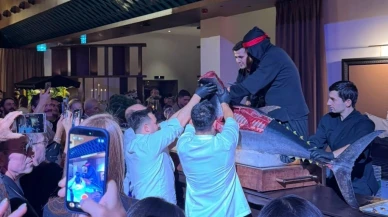 180 kiloluk bir orkinos bir eser, onu kesmek gerçek bir sanatmış!
