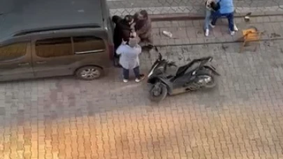 Eski sevgililer sokak ortasında kapıştı