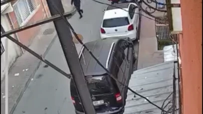 Beyoğlu'nda akıl almaz olay! Okul arkadaşını boğazından bıçakladı!