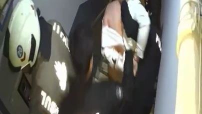 Annesini acımasızca darp etti!