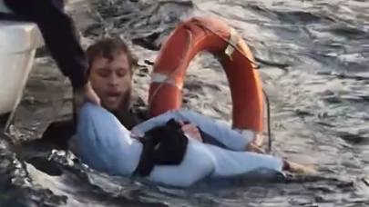 Denize düşen kadını son anda kurtardılar!