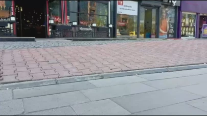 Esenyurt'ta kaldırımda el bombası buldular!