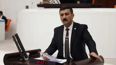 İYİ Parti'li Türkoğlu o polis memuruna sahip çıktı: "Vatanseverlik suç mu sayılıyor?"