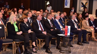 İSİFED Ekonomi Zirvesi'nde 2025 değerlendirmesi yapıldı; sonuç başarılı!