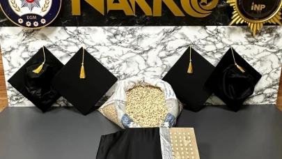 Mezuniyet keplerinin içinden uyuşturucu çıktı!