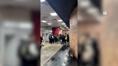 Metroda ıslanmamak için kaçıştılar