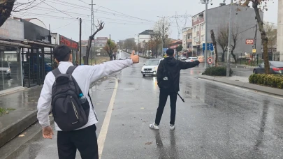 İstanbul'un göbeğinde öğrencilerin otostop çilesi!