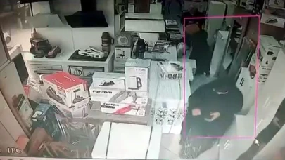 Avcılar'da çarşaflı soygun!