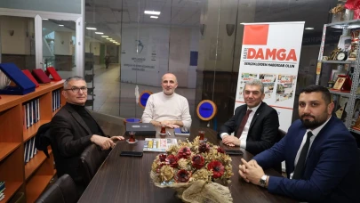 Partilere eşit mesafedeyiz!