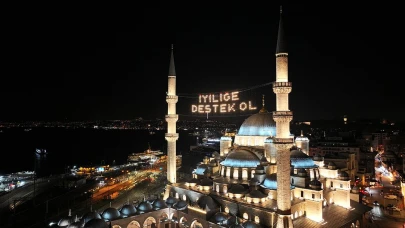 İstanbul'da mahyalar  asılıyor