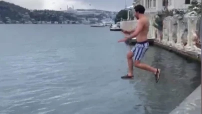 Buz gibi havada denize girdiler!