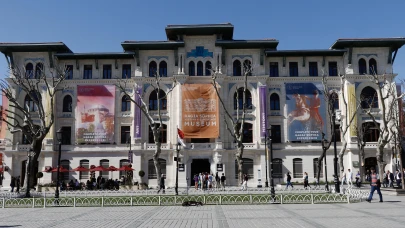 Ayasofya İstanbul'a ışık tutuyor