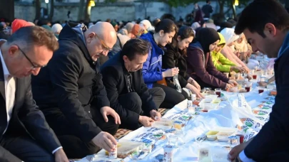 İstanbul halkı iftarda buluştu