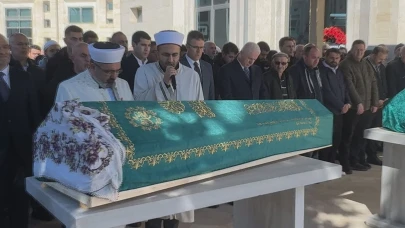 Avcılar'da babaları tarafından öldürülen 3 çocuk ve annesi son yolculuğuna uğurlandı