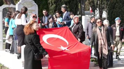 Şair Mehmet Akif Ersoy Edirnekapı Mezarlığı'ndaki kabri başında anıldı