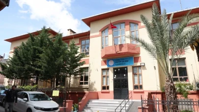 İstanbul'da depremin ardından 4 okul tahliye edildi