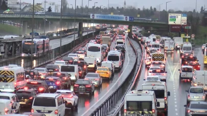 İstanbul'da trafik yoğunluğu yaşanıyor