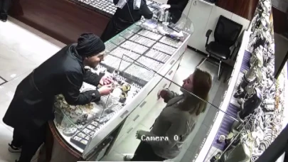 Esenyurt'ta bilezik hırsızı fazla kaçamadı