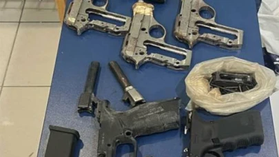 Büyükçekmece'de uygulamada polis tarafından durduruldu; evinden cephanelik çıktı