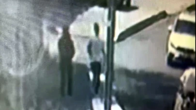 Avcılar’da eşinin kendisini aldattığından şüphelendiği kişiyi acımadan bıçakladı!