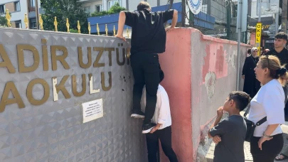Sınava geç kalınca demirlerden atladı