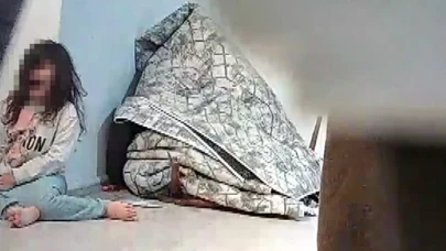 4 yaşındaki çocuğuna şiddet uygulayan anne kameraya yakalandı! Baba şikayetçi oldu!