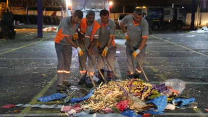 Semt pazarlarında çevre dostu temizlik çalışmalarını sürdürüyor
