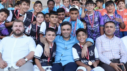 Bağcılar'da başkan Yıldız'dan 22 mahalleye saha müjdesi